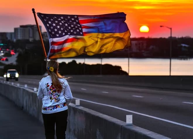 Volunteers distributing aid to Ukrainian families in Jacksonville